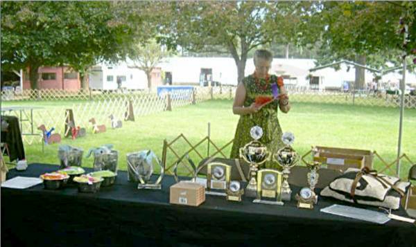 2007 GPDC Trophies for the Canby Specialty