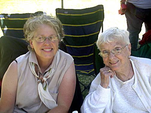 Claire Mancha and Bee Spencer ringside at Canby 2007